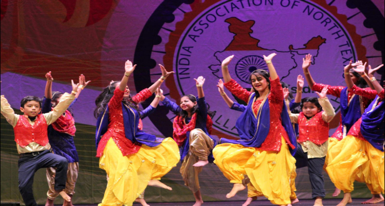 Indian Dance Choreographer_Doonya_bride and groom with the entourage