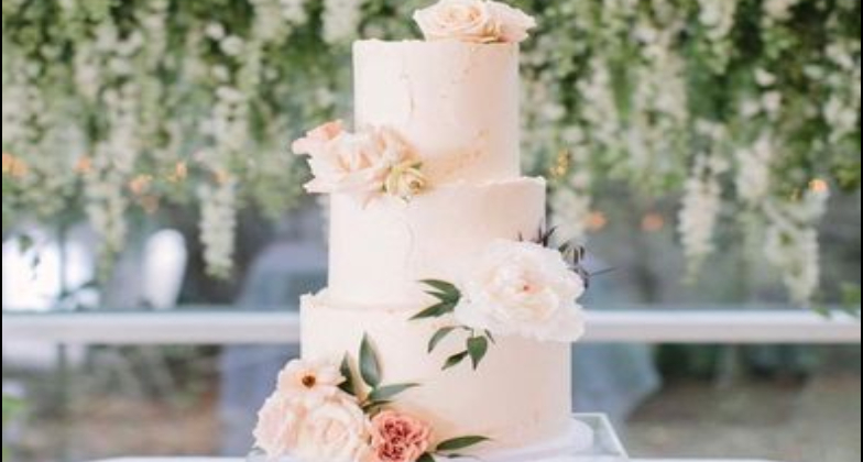 Indian Wedding Cake, Mithai and Other Dessert_Dolce Designs_tiered Cake