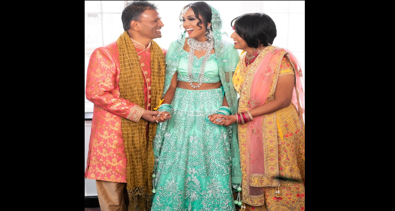 Indian Clothing_Nazranaa_parents and the bride