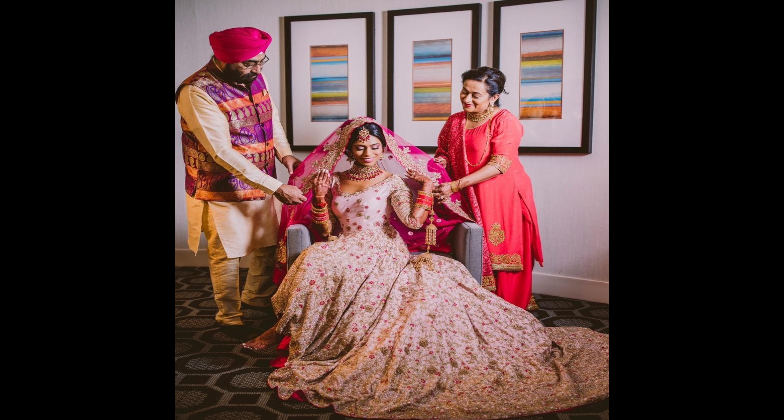 Indian Clothing_Nazranaa_the bride and the parents