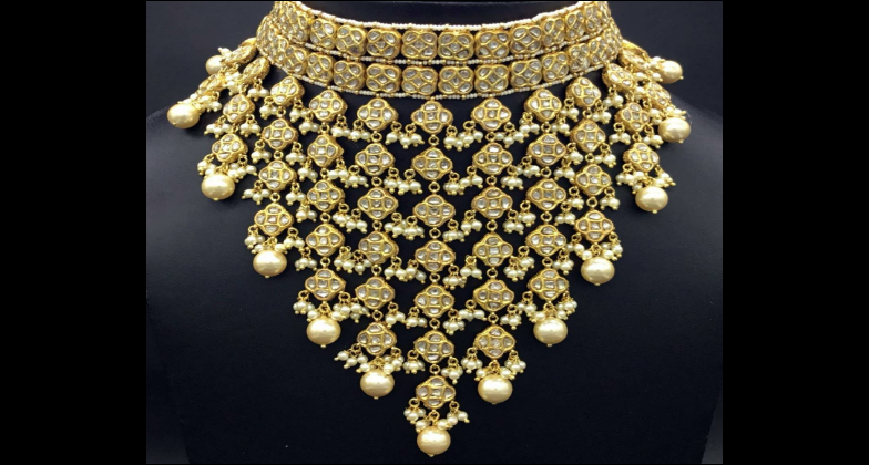 Indian Wedding Jewelry & Accessories_9 Rock Studio_long v-line gold necklace