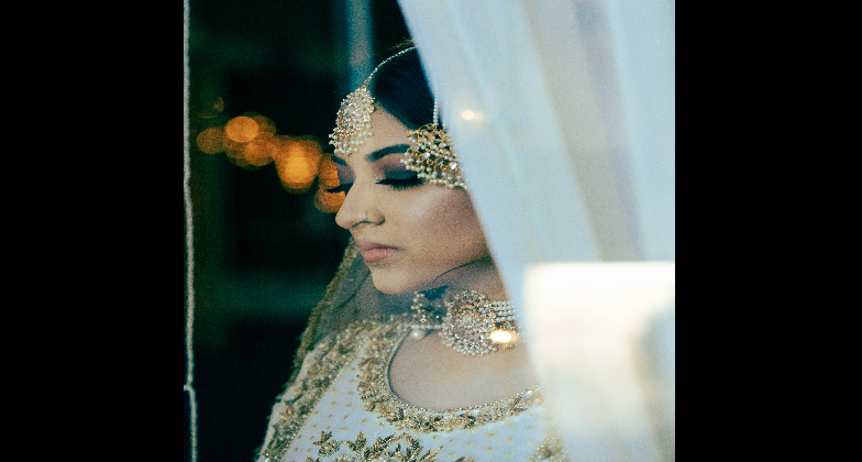 Indian Photographer/Videographer_Filza Naim Photography_white and gold