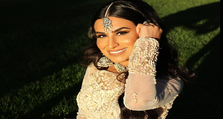 Indian Wedding Hair and Makeup_Anamika Dubb | Hair & Makeup_Stunning bride