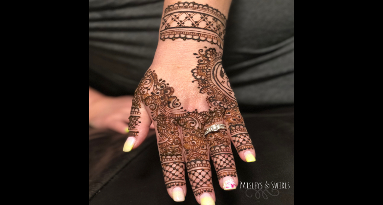 Indian Wedding Mehndi_Paisleys & Swirls_hand design